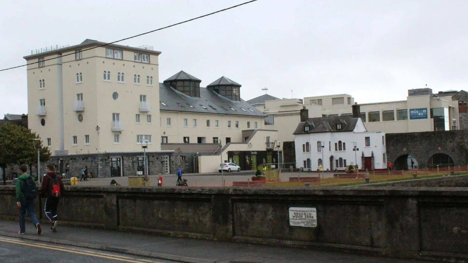 Spanish Arch Apartments Galway